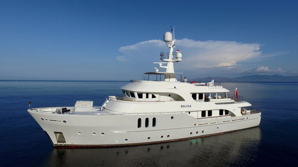 luxury yacht charter queensland